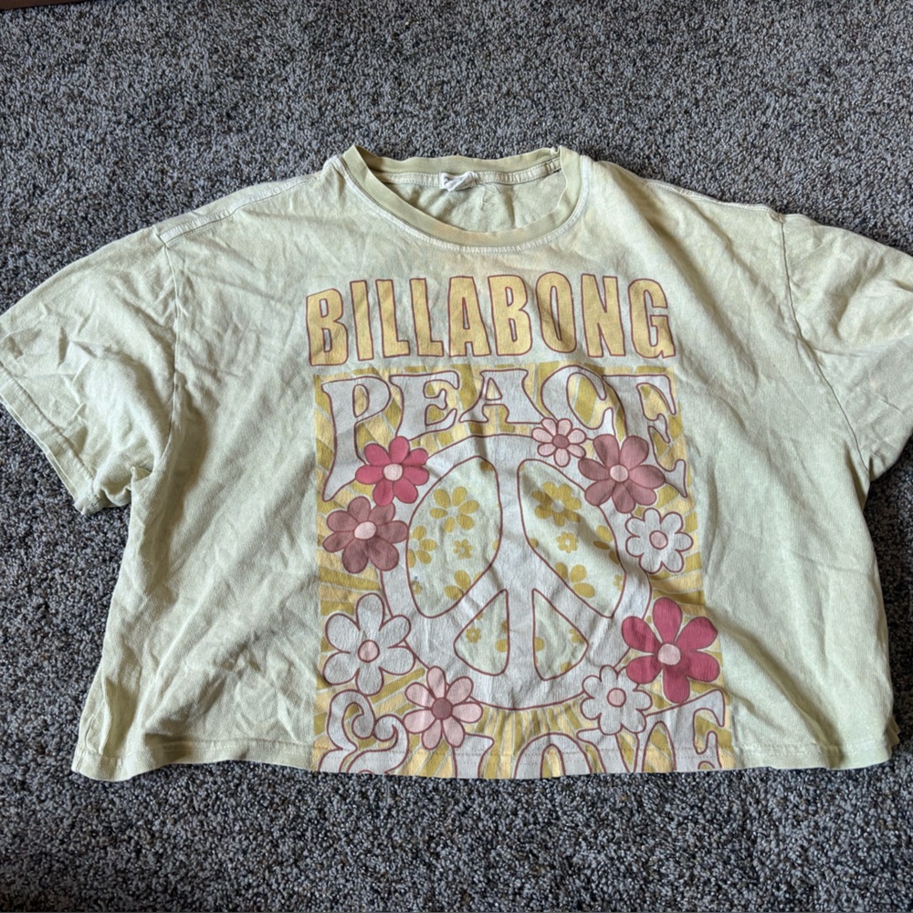 Women’s pre-loved vintage vibes, pale, yellow, billabong peace and love crop top